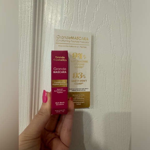 NWT Grande Mascara in Rich Black Trial Size - Picture 1 of 3